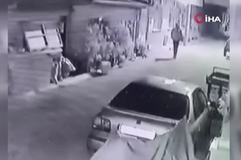 Bursa'da otomobil hırsızlığı kamerada: Kendi aracıymış gibi alıp kayıplara karıştı