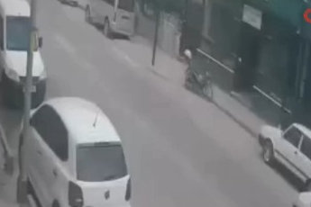 Bursa'da korkutan kaza! Motosiklet ile araç çarpıştı: Yaralı var...